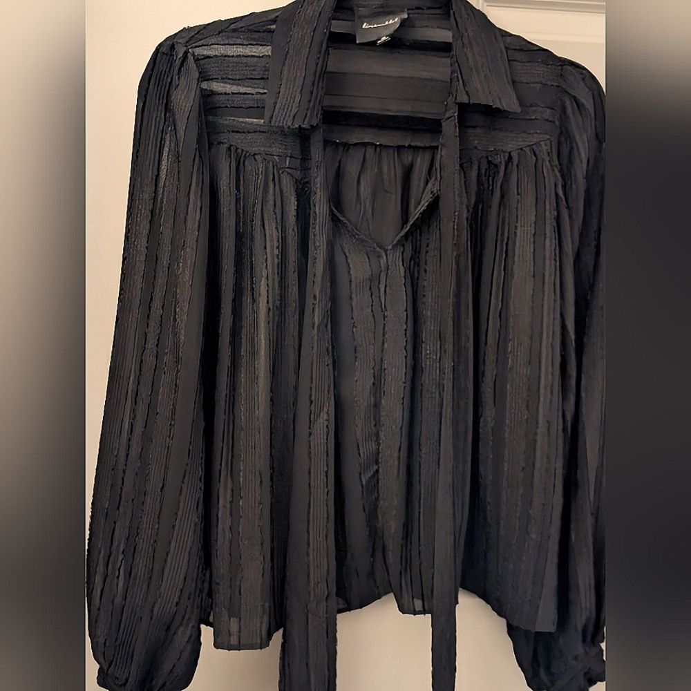 Line and Dot Blouse XS in VG Condition